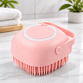 Escova de Banho com Dispenser de Shampoo para Pets